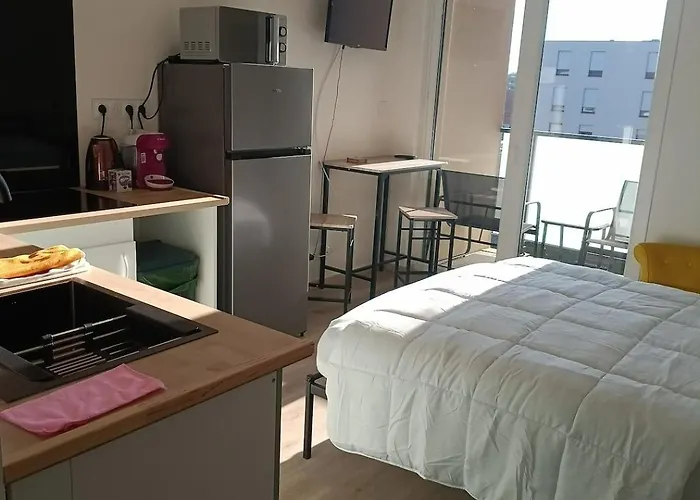 La Parenthese Divine Avec Balcon 牟罗兹